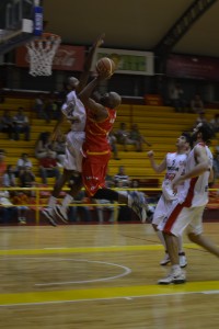 Robinson ante la marca de Young.